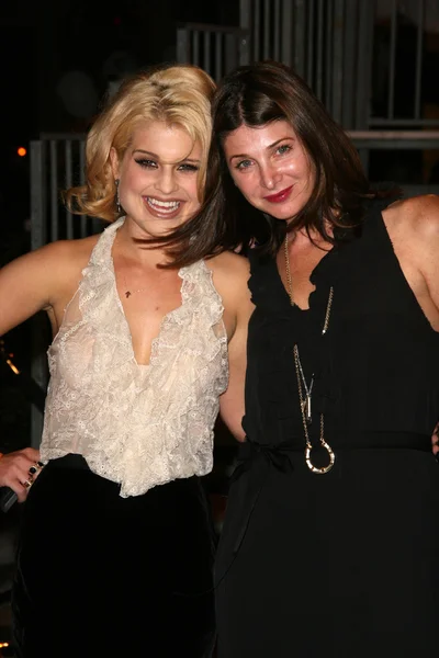 Kelly osbourne i brooke dulien na rodeo Pędzą obchodzi mody nocy, beverly hills, ca. 09-10-10 — Zdjęcie stockowe