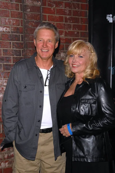 Bruce Boxleitner e Cindy Morgan no TRON Legacy "& MySpace Comi-Tron Party, Flynn 's Arcade, San Diego, CA 07-23-10 — Fotografia de Stock