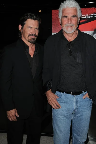 Josh Brolin och James Brolin på "The Tillman Story" screening, Pacific Design Center, West Hollywood, ca. 08-12-10 — Stockfoto