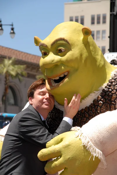 Mike Myers all'introduzione di Shrek nella Hollywood Walk of Fame, Hollywood, CA. 05-20-10 — Foto Stock