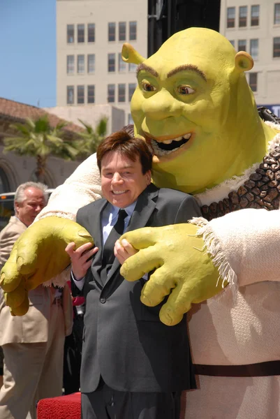 Mike myers bei der einführung von shrek in den hollywood walk of fame, hollywood, ca. 20.05. — Stockfoto