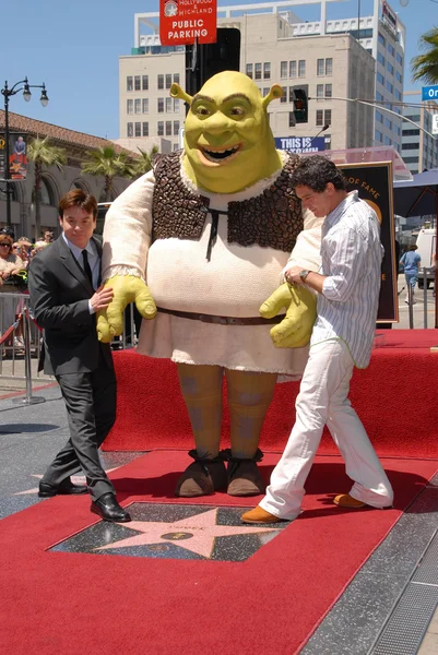 Mike Myers og Antonio Banderas ved innledningen av Shrek til Hollywood Walk of Fame, Hollywood, CA. 05-20-10 – stockfoto