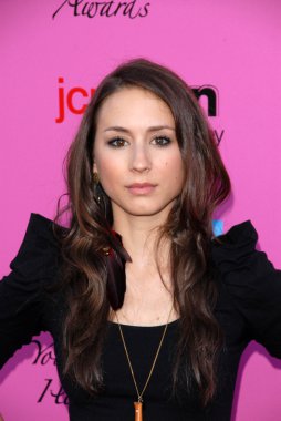 Troian Bellisario