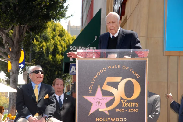 Mel Brooks e Carl Reiner alla Mel Brooks Receiving a Star On The Hollywood Walk Of Fame, Hollywood, CA. 04-23-10 — Foto Stock