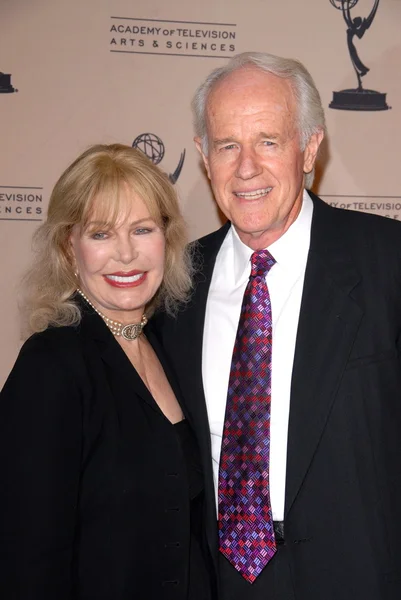 Loretta Swit and Mike Farrell at the Academy of Television Arts and Sciences Third Annual Television Academy Honors, Beverly Hills Hotel, Beverly Hills, CA. 05-05-1- — Stock Photo, Image