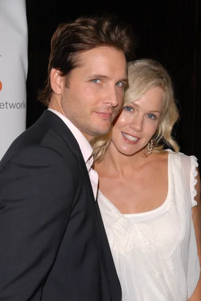 Peter facinelli i jennie garth w krok 7 inspiracji nagrody roczne, beverly hilton, beverly hills, ca. 05-14-10 — Zdjęcie stockowe