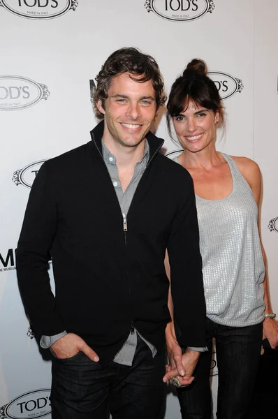 James Marsden and Lisa Linde — Zdjęcie stockowe