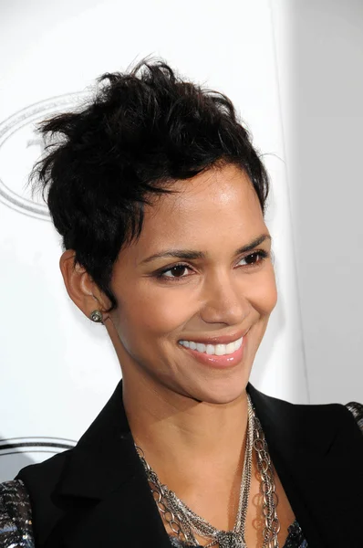 Halle berry bij de tod — Stockfoto