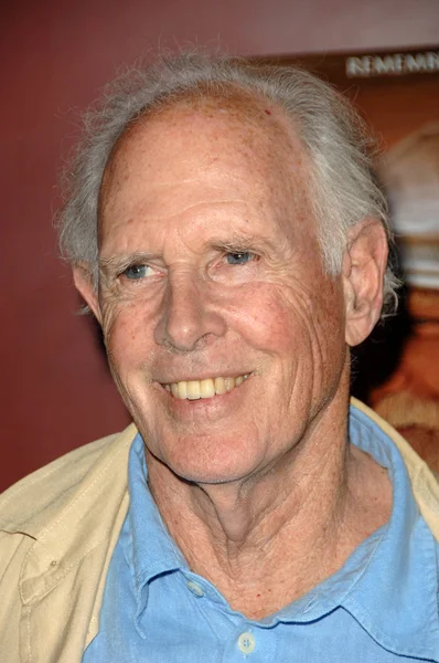 Bruce Dern at "The Lightkeepers" Los Angeles Premiere, ArcLight Cinemas, Hollywood, CA. 05-04-10 — Stock Photo, Image