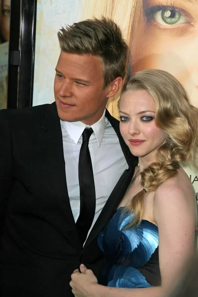 Chris egan und amanda seyfried — Stockfoto