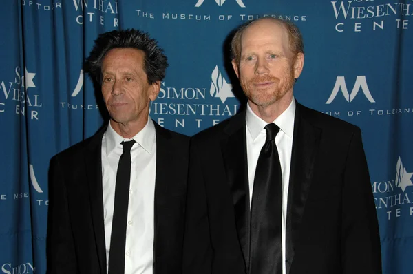 Brian Grazer y Ron Howard en el Simon Wiesenthal Center 's 2010 Humanitarian Award, Beverly Wilshire Hotel, Beverly Hills, CA. 05-05-10 —  Fotos de Stock