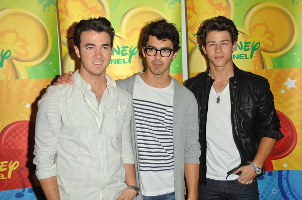 Kevin jonas, joe jonas és nick jonas: a disney abc televíziós csoport nyári sajtó mulat, abc studios, burbank, ca. 05-15-10 — Stock Fotó