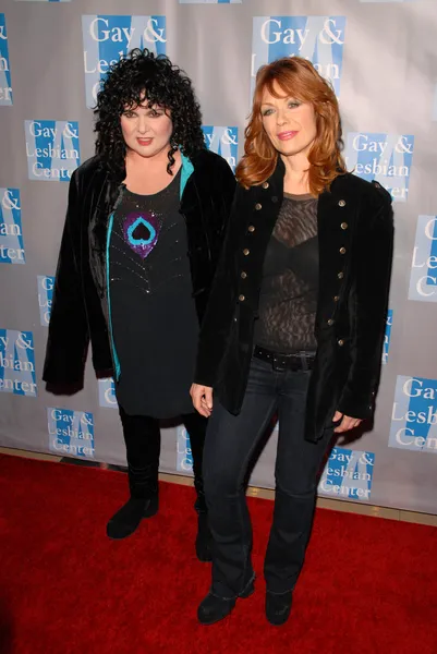 Nancy Wilson and Ann Wilson at the L.A. Gay and Lesbian Centers An Evening With Women Celebrating Art, Music and Equality, Beverly Hilton Hotel, Beverly Hills, CA. 05-01-10 — Stock Photo, Image