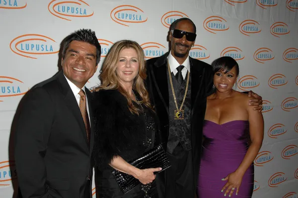 George Lopez, Rita Wilson e Snoop Dogg con la moglie Shante Broadus al 10th Annual Lupus LA Orange Ball, Beverly Wilshire Hotel, Beverly Hills, CA. 05-06-10 — Foto Stock