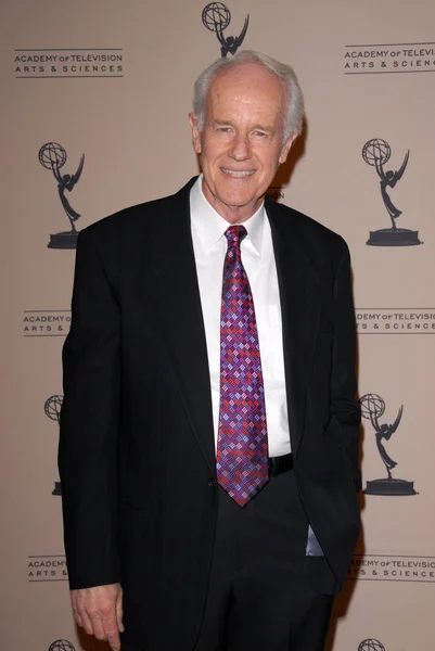 Mike Farrell en la Academia de Artes y Ciencias de la Televisión Tercera Academia Anual de Televisión Honores, Beverly Hills Hotel, Beverly Hills, CA. 05-05-1 - — Foto de Stock