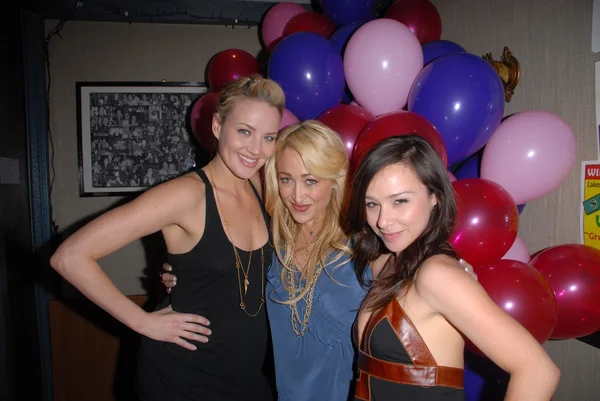 Brianne davis, jennifer blanc-biehn en danielle harris op jennifer blanc-biehn verjaardag partij, sardos, burbank, ca. 04-23-10 — Stockfoto