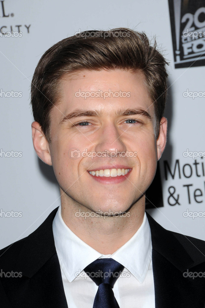 Aaron Tveit en la 5ª Gala Anual A Fine Romance Benefit, 20th Century