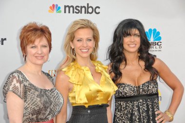 Caroline manzo, dina manzo ve teresa giudice kablo, show 2010: nbc universal, universal studios, universal city, ca. 05-12-10 ile bir akşam