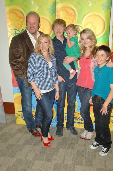 Eric Allan Kramer, Leigh-Allyn Baker, Jason Dolley, Bridgit Mendler and Bradley Steven Perry at the Disney ABC Television Group Summer Press Junket, ABC Studios, Burbank, CA. 05-15-10 — Stockfoto