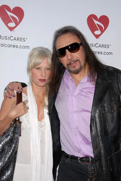 Ace frehley på 6: e årliga musicares karta fonden bevefit konserten firar kvinnor i återvinning, club nokia, los angeles, ca. 05-07-10 — Stockfoto