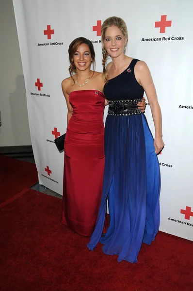 Vanessa Lengies and Christina Moore — Zdjęcie stockowe