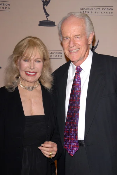 Loretta Swit and Mike Farrell at the Academy of Television Arts and Sciences Third Annual Television Academy Honors, Beverly Hills Hotel, Beverly Hills, CA. 05-05-1- — Stock Photo, Image