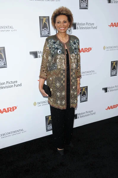 Leslie Uggams at the 5th Annual "A Fine Romance" Benefit Gala, 20th Century Fox Studios, Los Angeles, CA. 05-01-10 — Stock Photo, Image