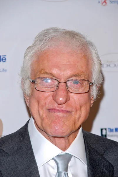 Van Dyke\r\nat the Midnight Mission's 10th Annual Golden Heart Awards, Beverly Hilton Hotel, Beverly Hills, CA. 05-10-10 — 图库照片