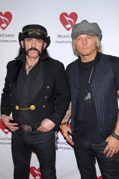 Lemmy Kilmister and Matt Sorum at the 6th Annual Musicares MAP Fund Bevefit Concert celebrating women in recovery, Club Nokia, Los Angeles, CA. 05-07-10 — Stock Photo, Image