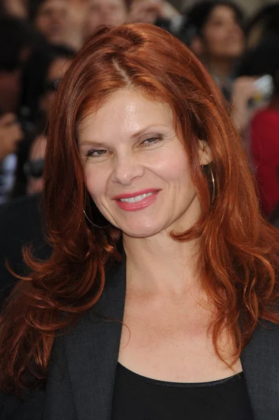 Lolita davidovichat the "oceans" los angeles premiere, el capitan theatre, hollywood, ca. 17-04-10 — Stockfoto