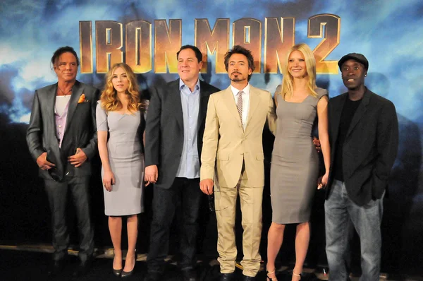 Mickey Rourke, Jon Favreau, Scarlett Johansson, Robert Downey Jr., Gwyneth Paltrow and Don Cheadle — Stock Photo, Image