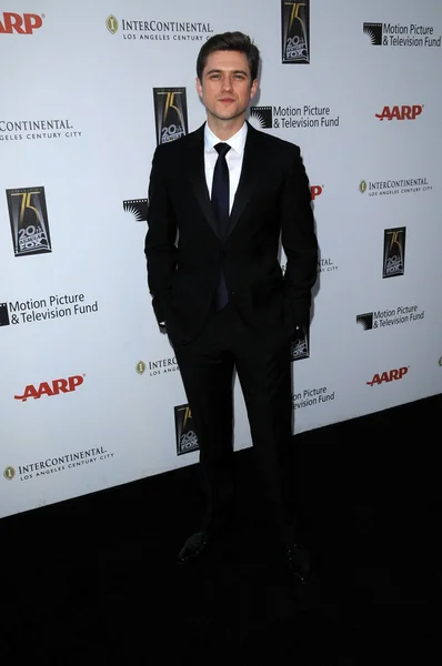 Aaron tveit op de 5e jaarlijkse een fijne romantiek voordeel gala, 20th century fox studios, los angeles, ca. 05-01-10 — Stockfoto