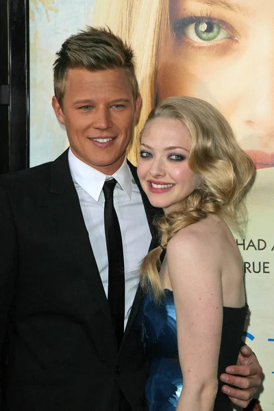 Chris Egan y Amanda Seyfried —  Fotos de Stock