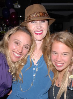 Amy Thompson, Jenise Blanc, Evie Thompson