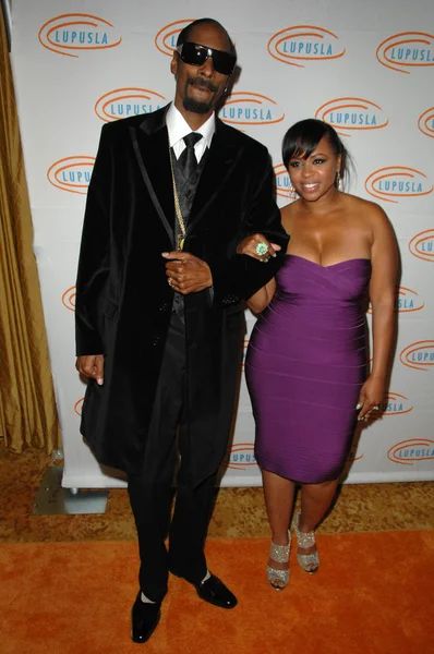 Snoop dogg met vrouw shante broadus — Stockfoto