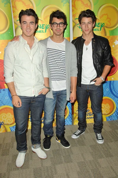 Kevin jonas, joe jonas ve nick jonas disney abc televizyon grup yaz basın basın gösterimine, abc studios, burbank, ca. 05-15-10 — Stok fotoğraf