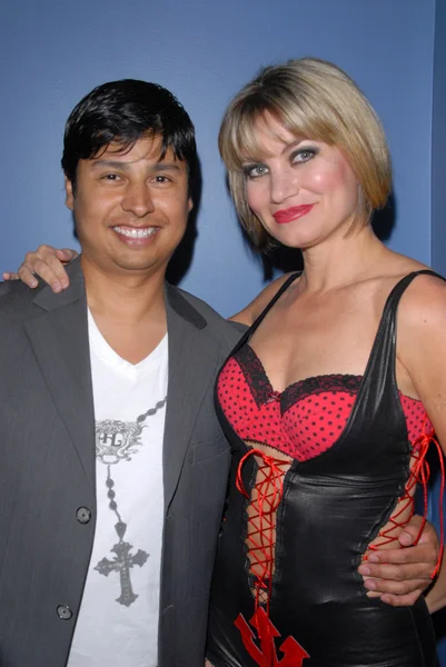 Paul Cruz en Rena Riffel op het Filmfestival van Paranoia screening van "Trasharella," Los Angeles Film School, Hollywood, Ca. 05-15-10 — Stockfoto