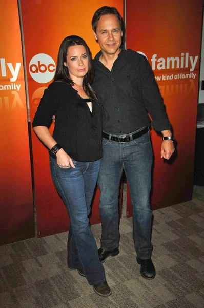 Holly marie combs und chad lowe bei der disney abc television group summer press junket, abc studios, burbank, ca. 15.05. — Stockfoto