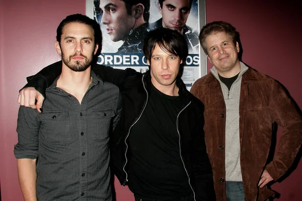 Milo Ventimiglia, Vincent Vieluf a Larry Greenberg v "řádu chaosu" Los Angeles Premiere, hostovaný filmovou Epochem, v Laemmleově Sunset 5, West Hollywood, CA. 02-12-10 — Stock fotografie