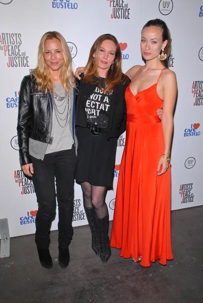 Maria Bello, Diane Lane and Olivia Wilde at the Artists for Peace and Justice "Artists for Haiti" benefit, Track 16 Gallery, Santa Monica, CA. 01-28-10 — Stock Photo, Image