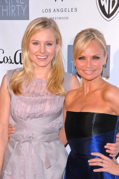 Kristen Bell et Kristin Chenoweth au gala annuel de collecte de fonds "Backstage At The Geffen", Geffen Playhouse, Westwood, CA. 22-03-10 — Photo