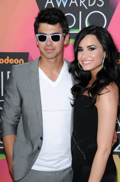 Joe Jonas and Demi Lovato at the Nickelodeon 's 23rd Annual Kids' Choice Awards, UCLA 's Pauley Pavilion, Westwood, CA 03-27-10 — стоковое фото