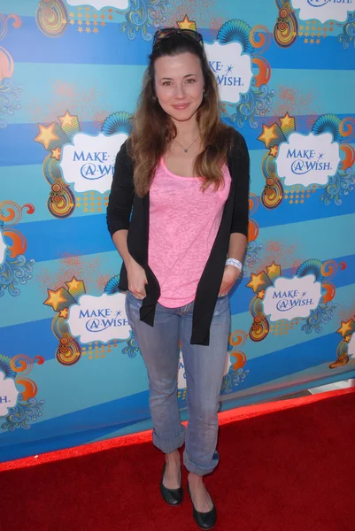 Linda Cardellini at the Make-A-Wish Foundation's Day of Fun Hosted by Kevin & Steffiana James, Santa Monica Pier, Santa Monica, CA. 03-14-10 — ストック写真