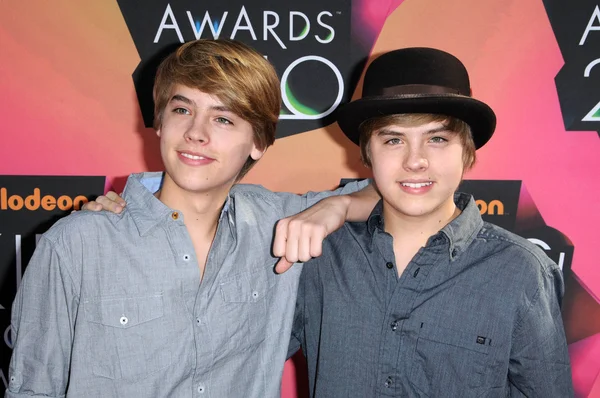 Dylan and Cole Sprouse at the Nickelodeon's 23rd Annual Kids' Choice Awards, UCLA's Pauley Pavilion, Westwood, CA 03-27-10 — Stockfoto