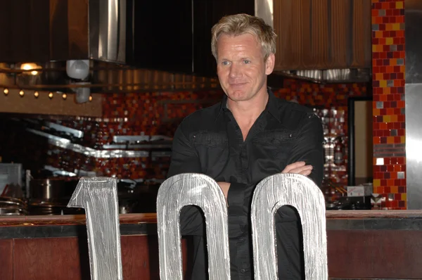 Gordon Ramsay no 'Hell' s Kitchen '100th Episode Celebration, Hell' s Kitchen Set, Culver City, CA. 02-19-10 — Fotografia de Stock