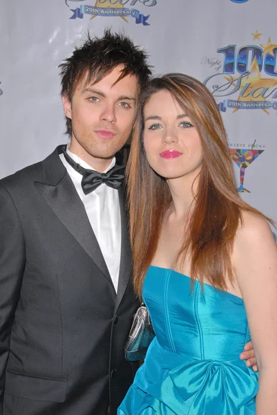 Thomas Dekker with a friend — Stock Photo, Image