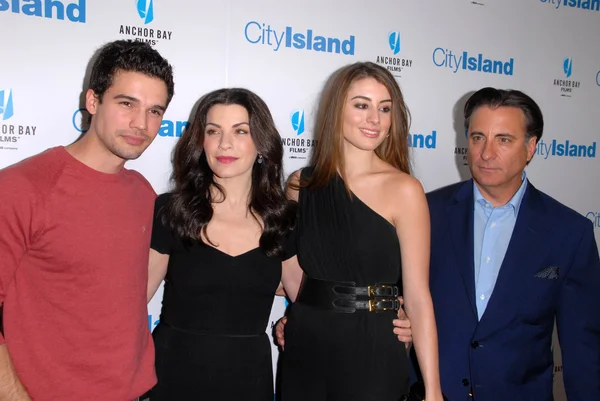 Steven Strait, Julianna Margulies, Dominik Garcia-Lorido et Andy Garcia — Photo