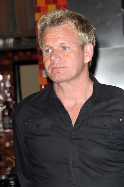 Gordon Ramsay en la celebración del episodio 100 de Hell 's Kitchen, Hell' s Kitchen Set, Culver City, CA. 02-19-10 — Foto de Stock