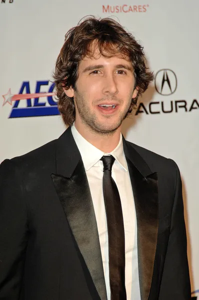 Josh Groban au MusiCares Person Of The Year 2010 Hommage à Neil Young, Los Angeles Convention Center, Los Angeles, CA. 01-29-10 — Photo