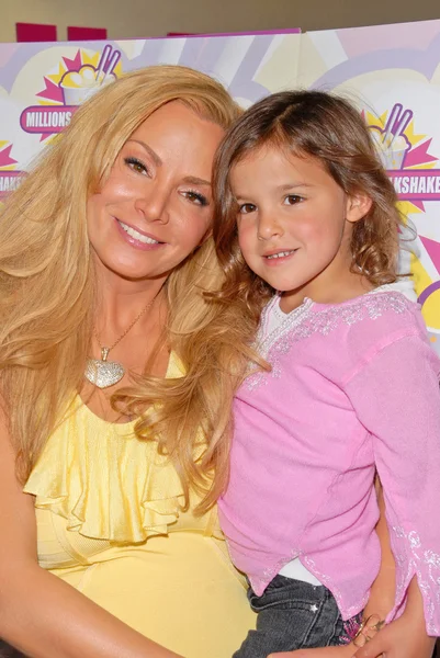 Cindy Margolis e la figlia Sabrina — Foto Stock